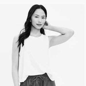 Women’s NWT Sleeveless Lou & Grey Top. Size Large